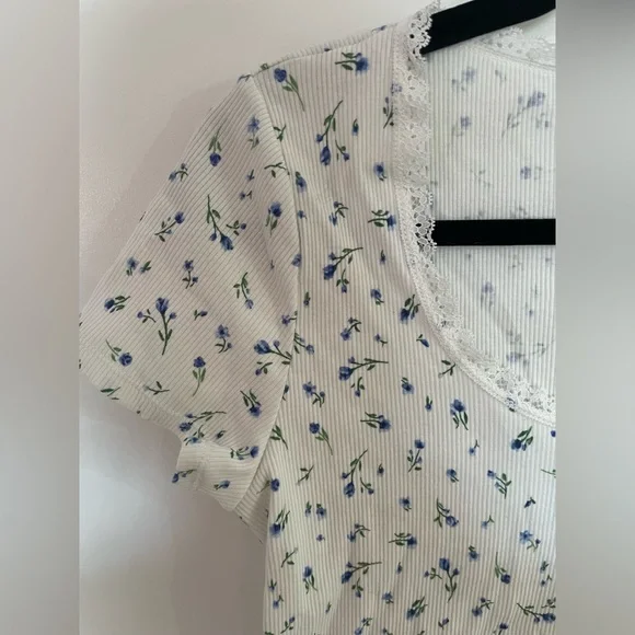 H&M Floral Tee - Picture 5 of 5